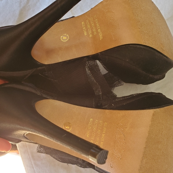 Wild Rose Black Tulle Heels - Picture 4 of 5